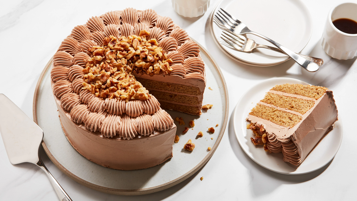 طرز تهیه کیک موکا خانگی با نکات حرفه‌ای برای پخت کیک خیس