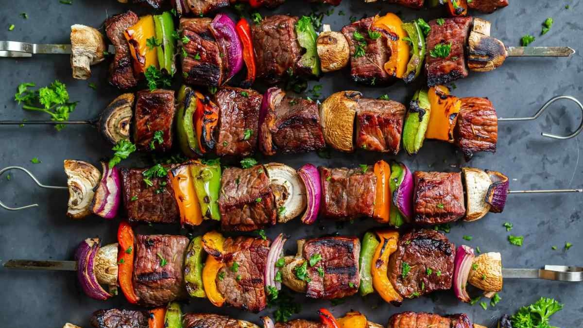 طرز تهیه کباب چنجه مجلسی و رستورانی با گوشت نرم و طعم عالی