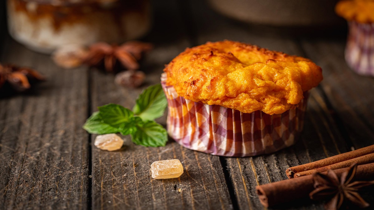 طرز تهیه مافین خرمالو با پف عالی و خوشمزه