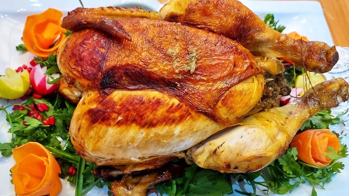 طرز تهیه مرغ شکم پر مجلسی با فر و بدون فر + نکات مهم و تزیین