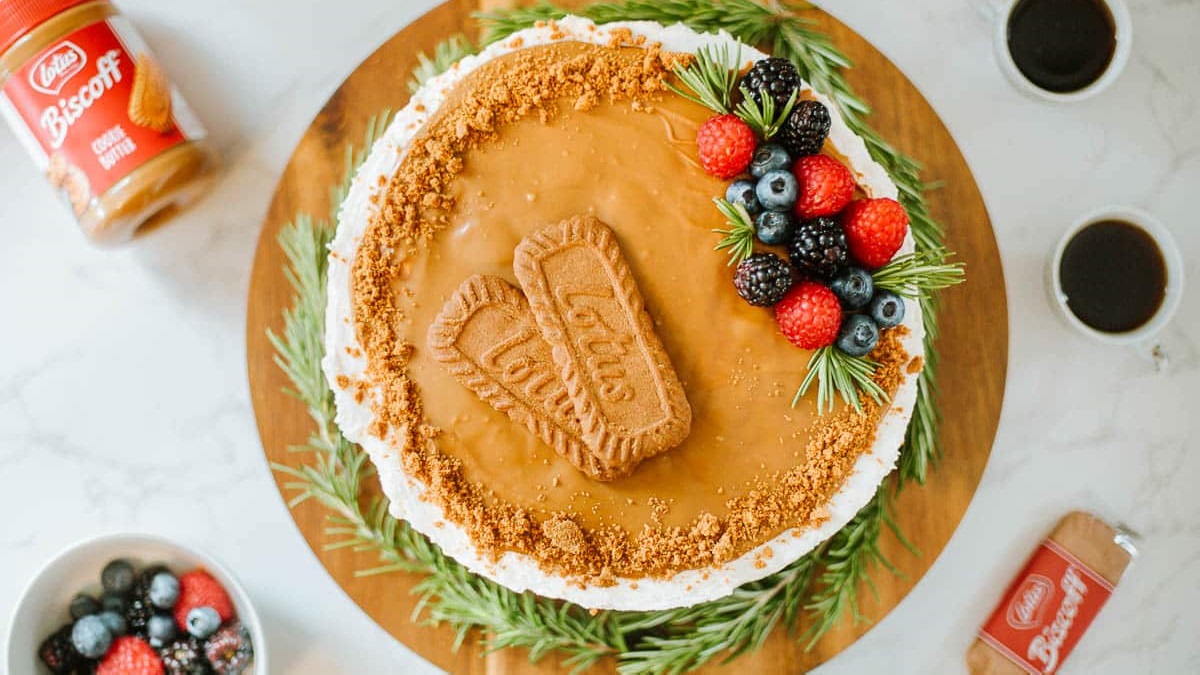 طرز تهیه کیک لوتوس خانگی با طعم کارامل