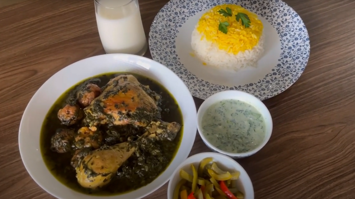 طرز تهیه خورش آلو اسفناج مجلسی با مرغ، غذایی سالم و مجلسی