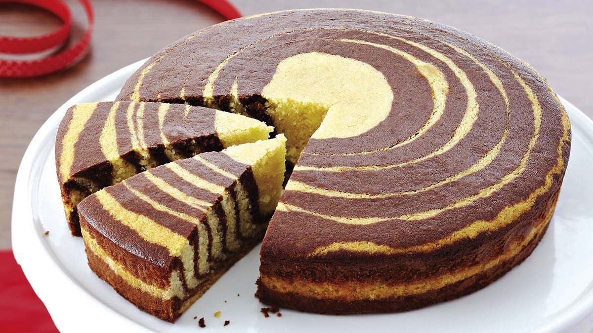 طرز تهیه کیک زبرا؛ کیک دو رنگ خوشمزه خانگی