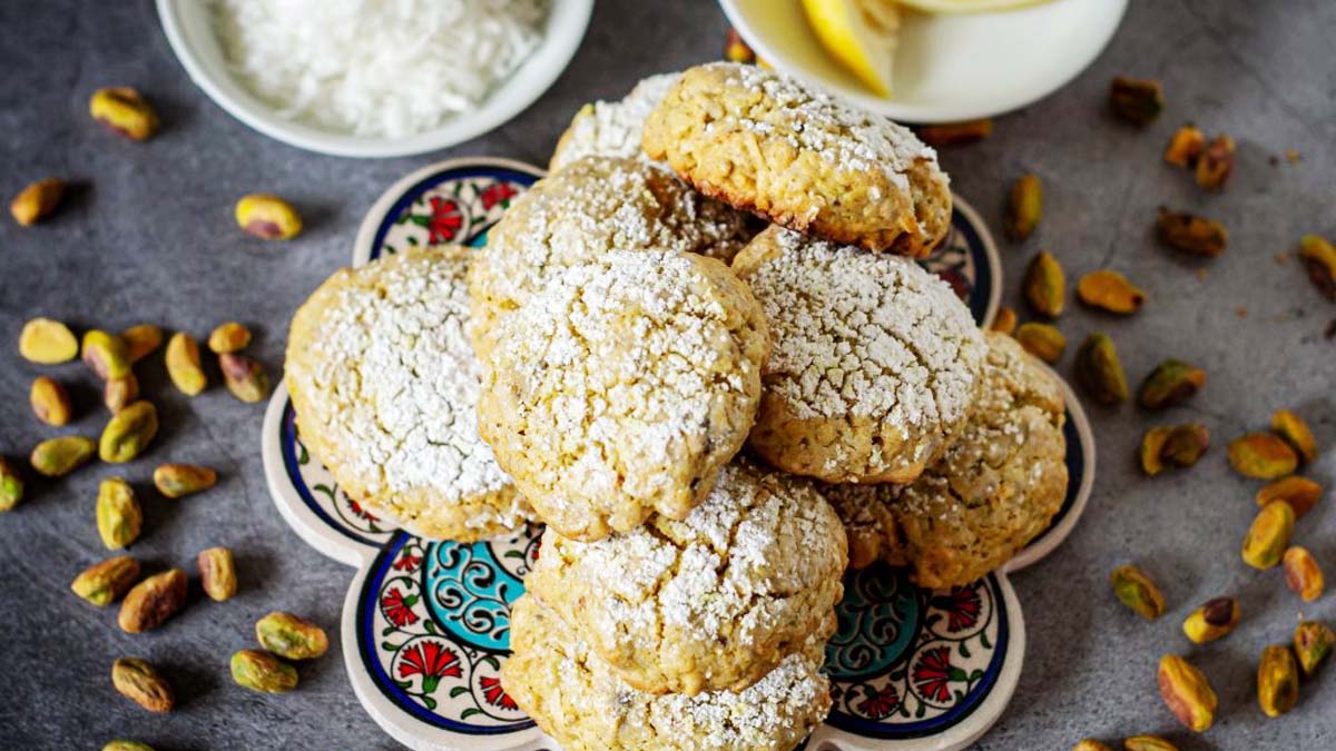 طرز تهیه قرابیه نارگیلی اصل با بافت ترد و مغزدار + فوت و فن