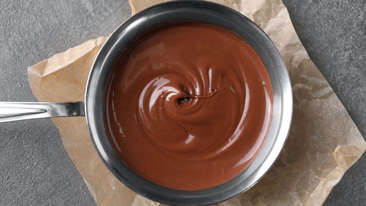 طرز تهیه کرم کاکائو برای روی کیک به روش قنادی