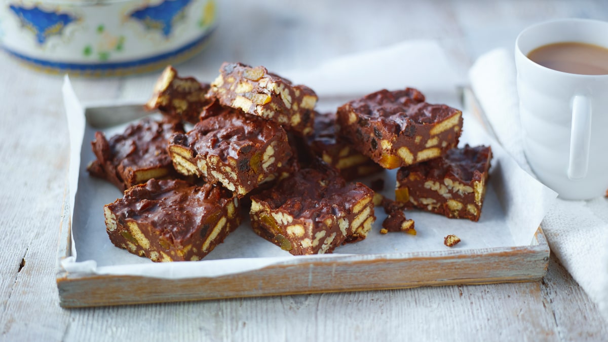 طرز تهیه کیک یخچالی با بیسکوییت پتی بور – ساده و خیلی خوشمزه