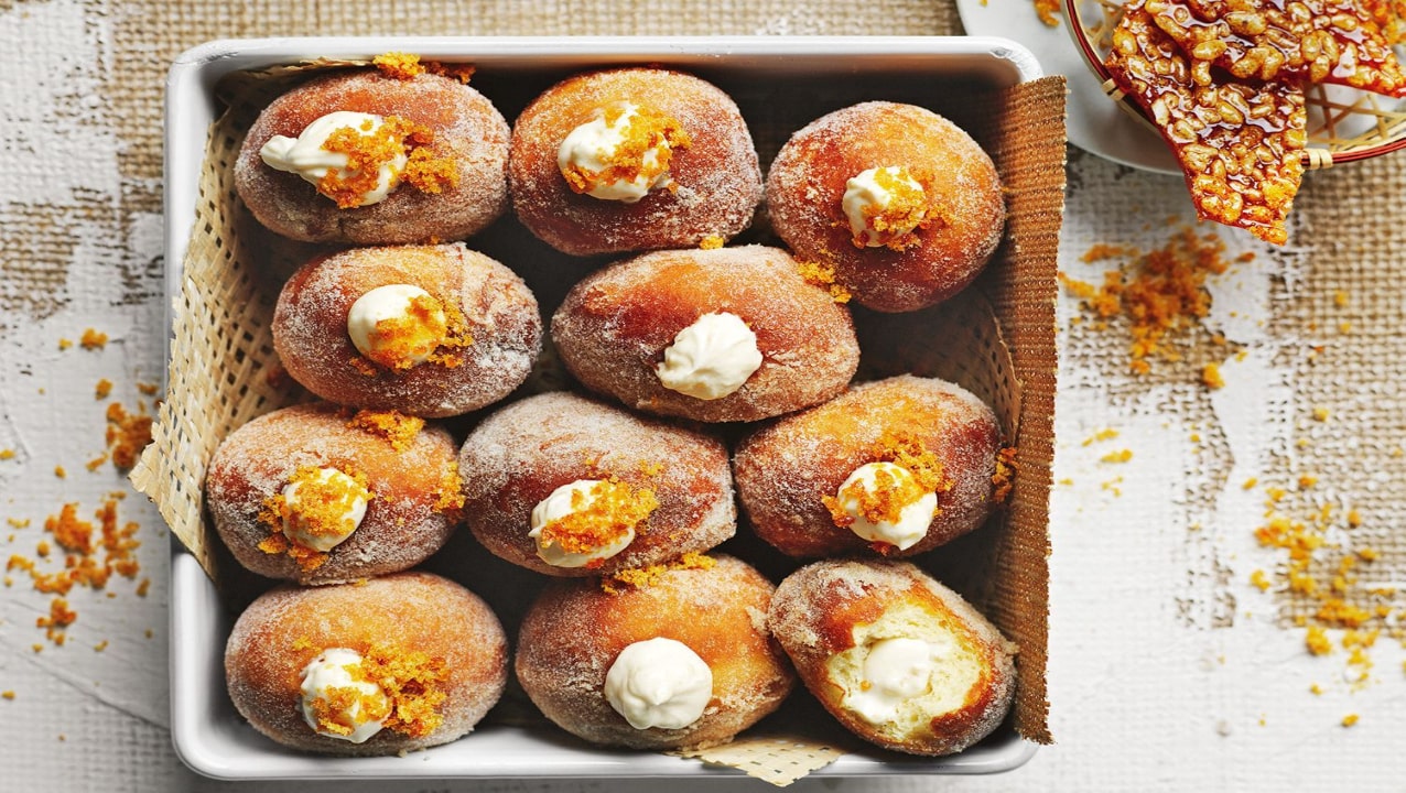 طرز تهیه پیراشکی کرم دار با پیمانه لیوان به سبک بازاری