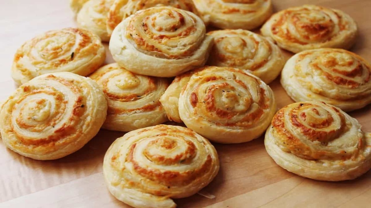 طرز تهیه شیرینی حلزونی مغزدار حرفه ای با همه ترفندها