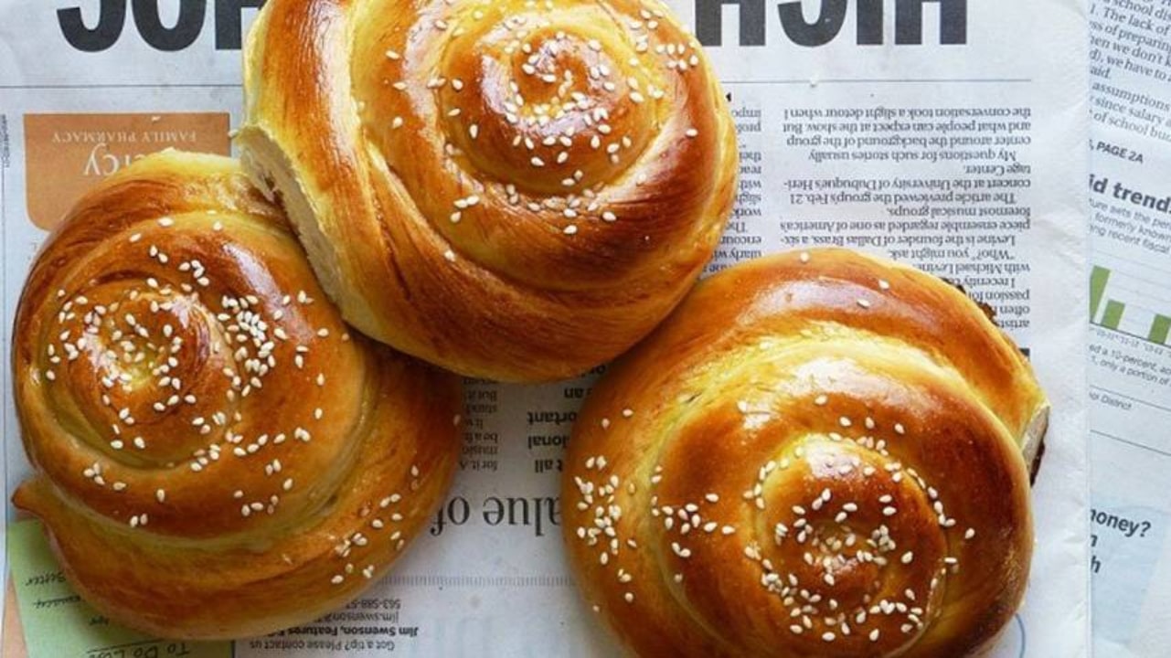 طرز تهیه شیرینی حلزونی در فر برای دورهمی و مهمانی