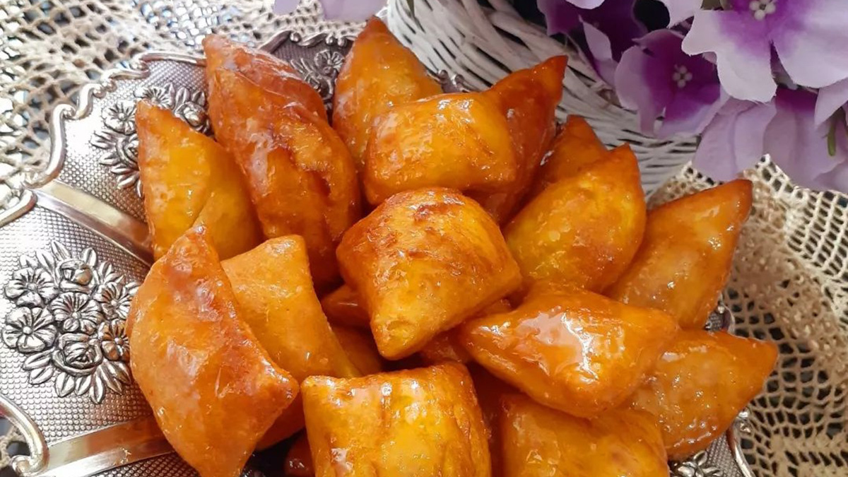 طرز تهیه گوش فیل با خمیر مایه به سادگی هر چه تمام تر