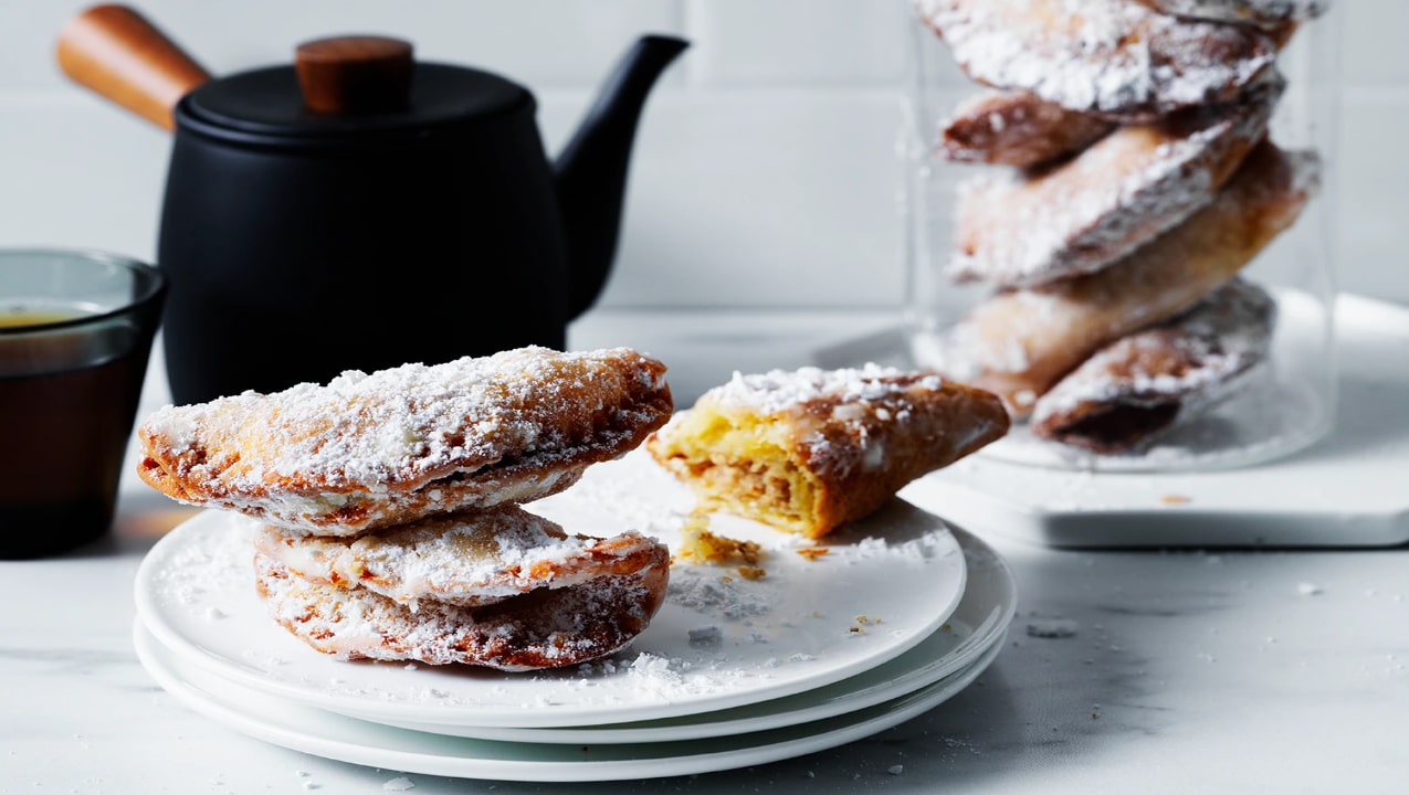 طرز تهیه قطاب با شیر – سرخ کرده و در فر