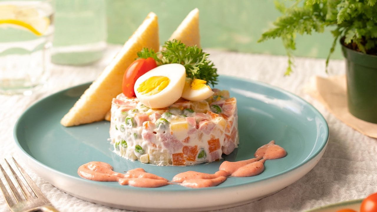 طرز تهیه سالاد الویه با مرغ مجلسی + نحوه تزئین