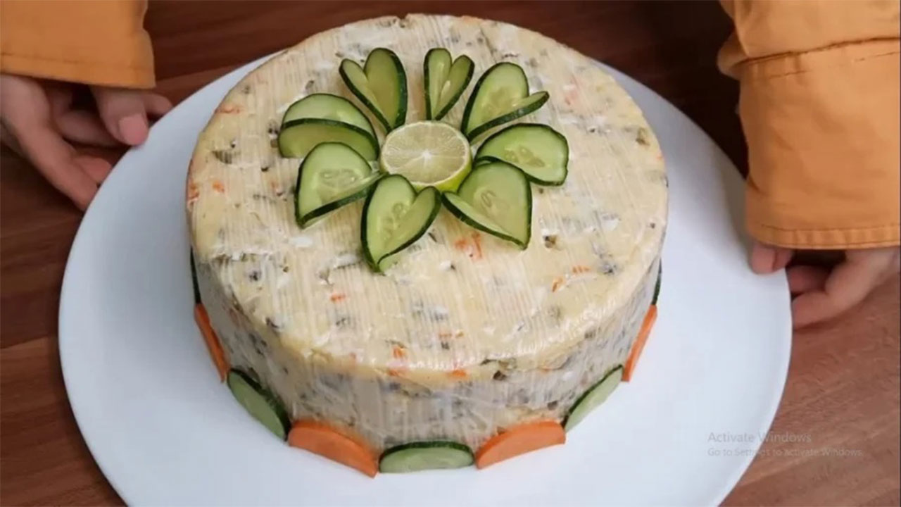 طرز تهیه سالاد الویه با کالباس مجلسی با طعم عالی