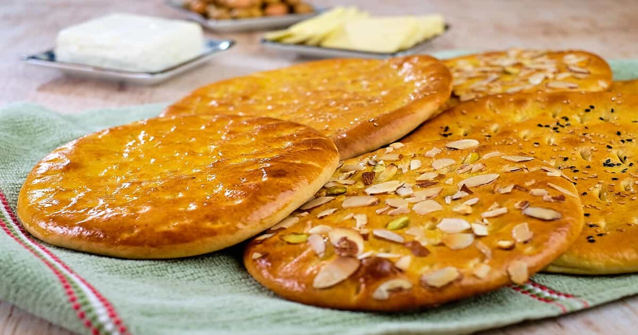 طرز تهیه نان شیرمال مغزدار نرم و پف دار