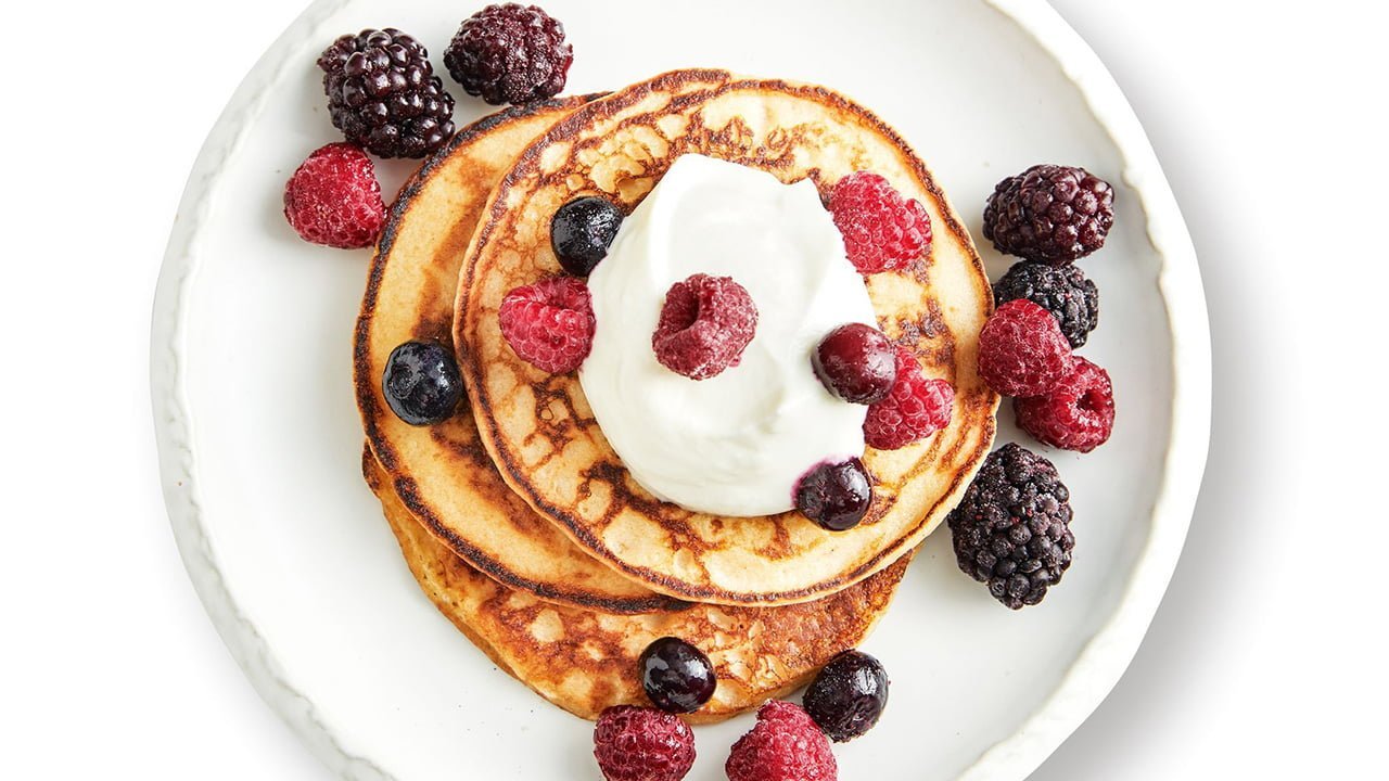 طرز تهیه پنکیک با ماست خوشمزه و آسان برای صبحانه