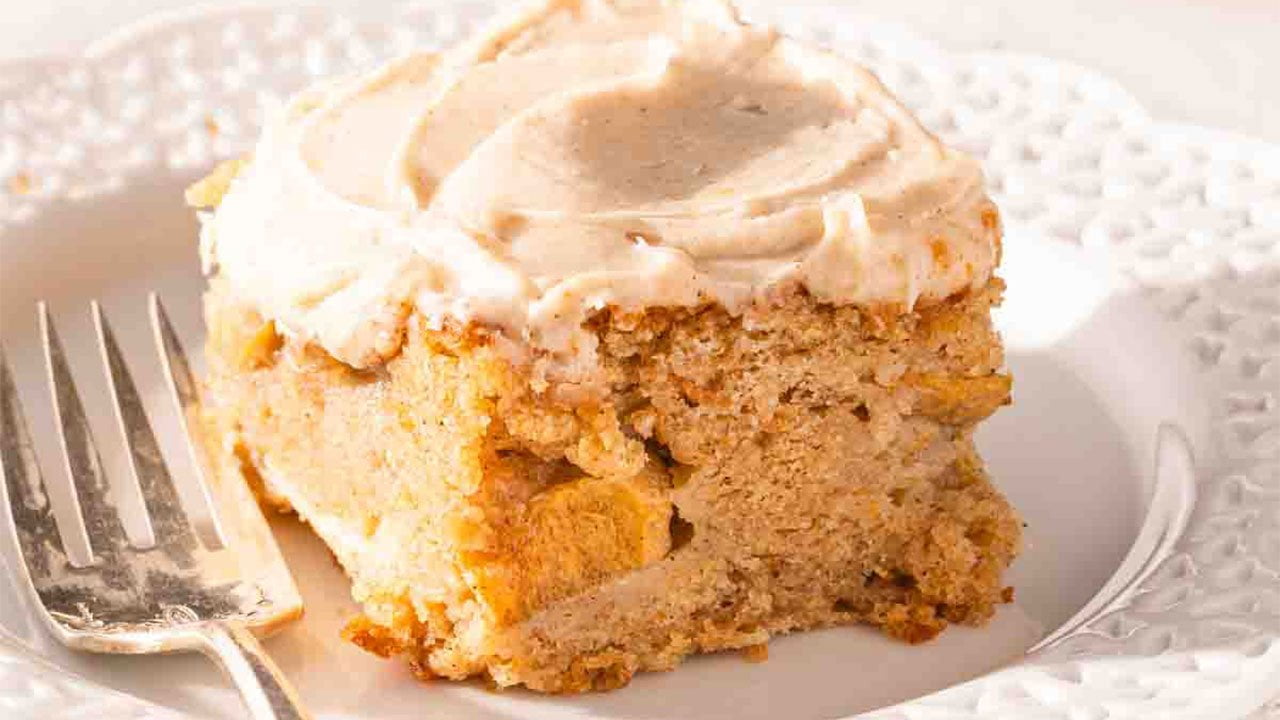 طرز تهیه کیک خرمالو بدون فر و با فر + نکات خمیر نشدن