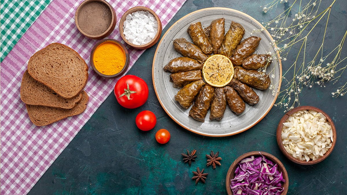 طرز تهیه دلمه ساده خانگی با برگ انگور به ساده ترین روش