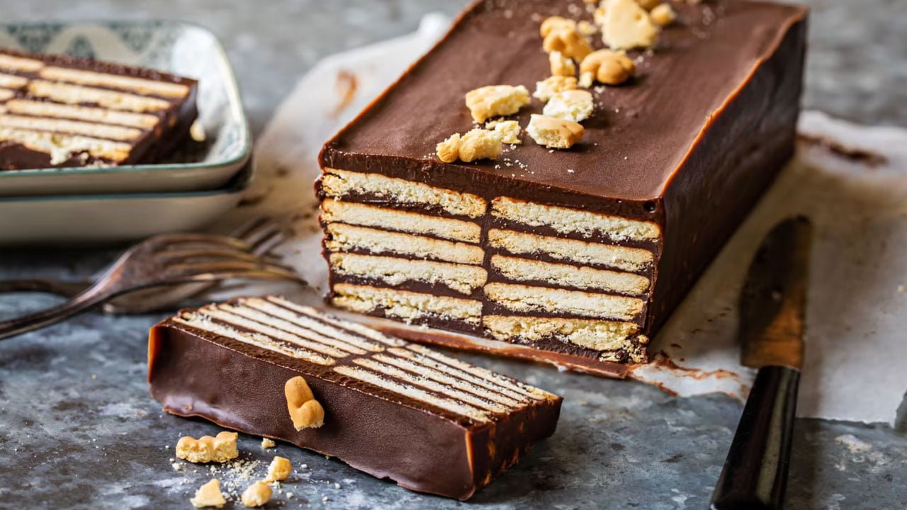 طرز تهیه دسر یخچالی با بیسکویت پتی بور ساده و خوشمزه