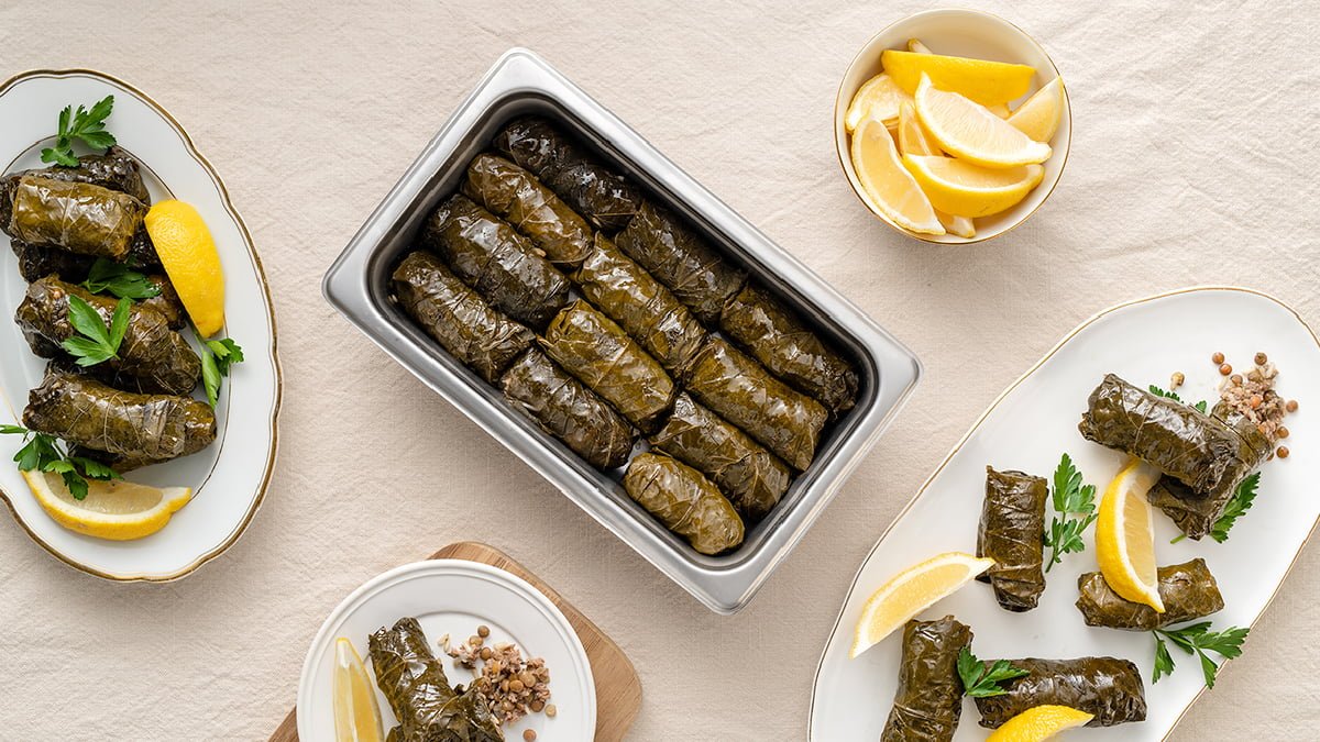 طرز تهیه دلمه برگ مو با مرغ خوشمزه و مجلسی