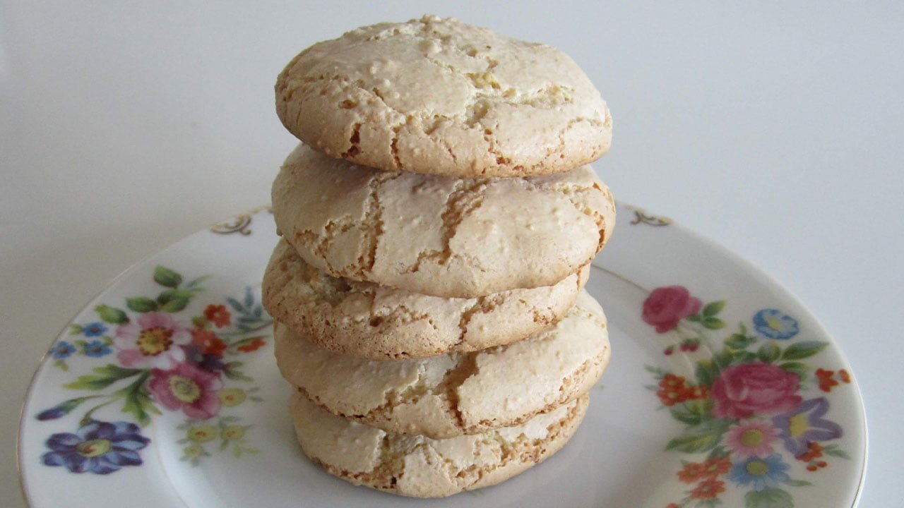 طرز تهیه شیرینی نارگیلی بدون فر و با فر – خوشمزه و پفکی مثل قنادی