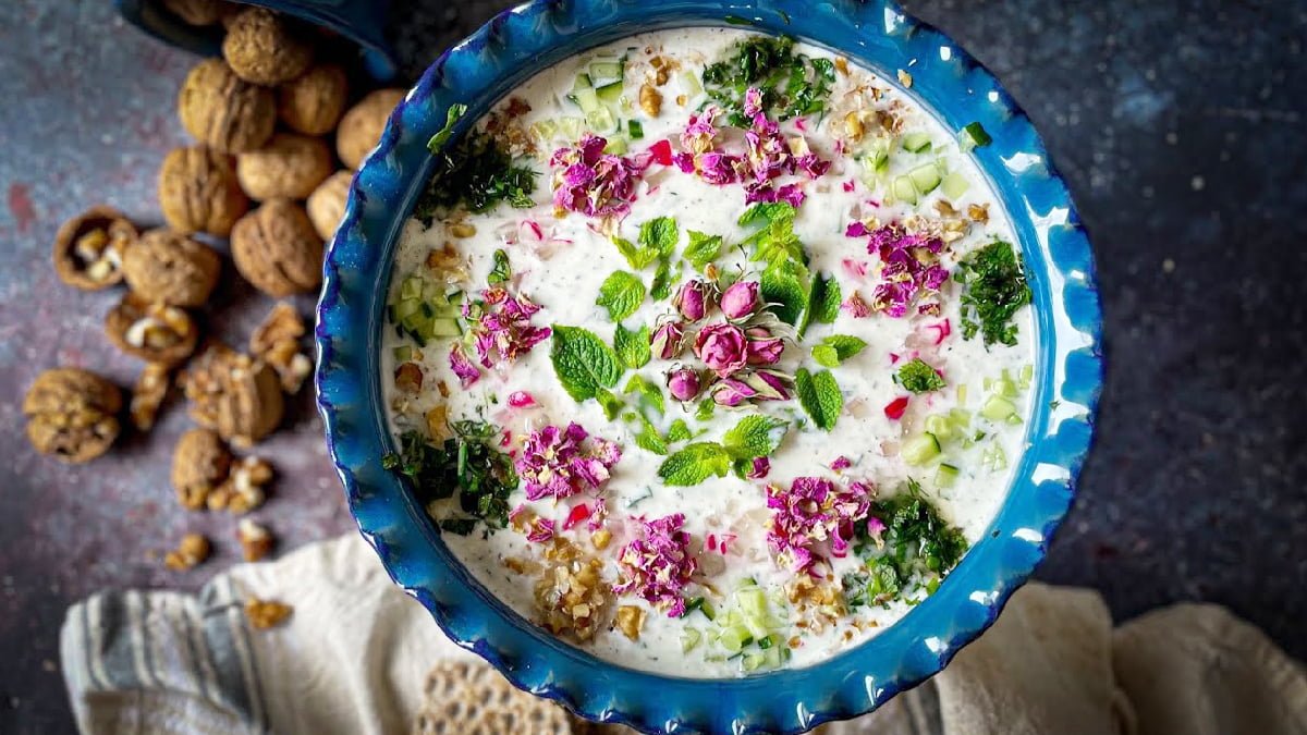 طرز تهیه آب دوغ خیار مجلسی با ۱۳ ایده‌ تزئین