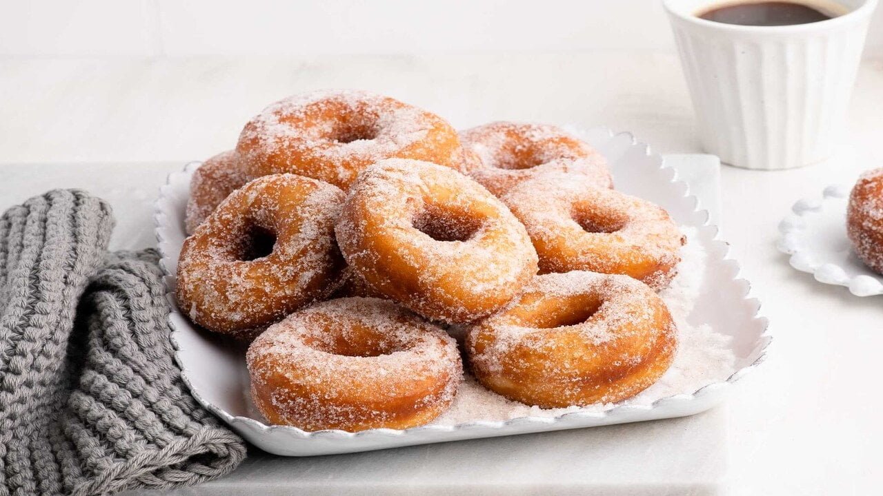 طرز تهیه پیراشکی شکری در منزل در سه سوت