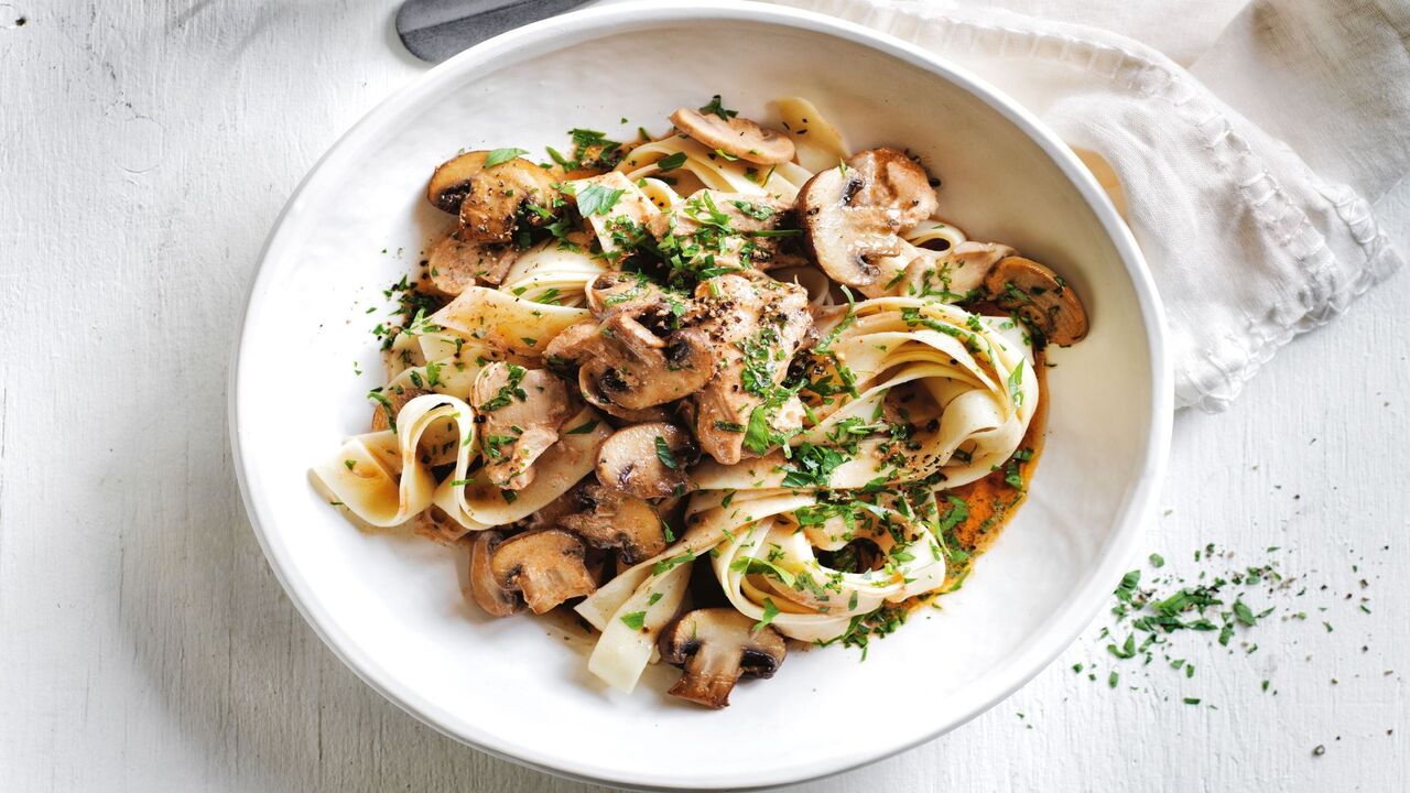 طرز تهیه چیکن استراگانف بدون شیر خوشمزه و آسان