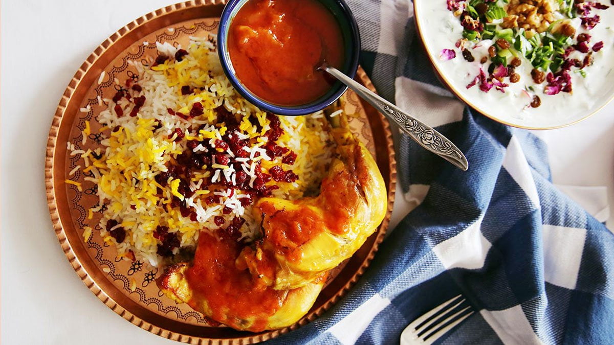 طرز تهیه زرشک پلو با مرغ با هویج و فلفل دلمه + عکس مراحل