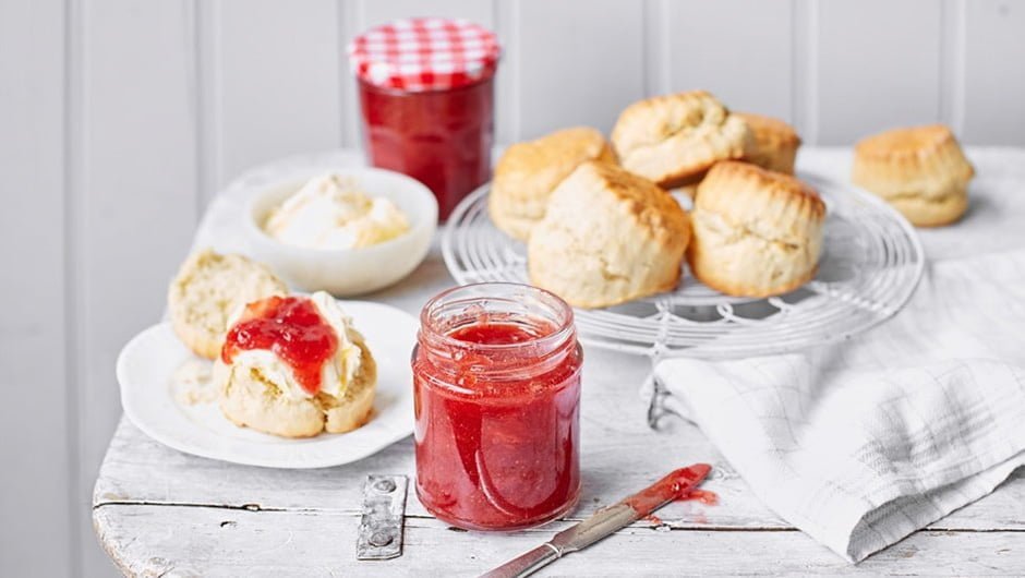 طرز تهیه مربا توت فرنگی و فوت و فن پخت آن