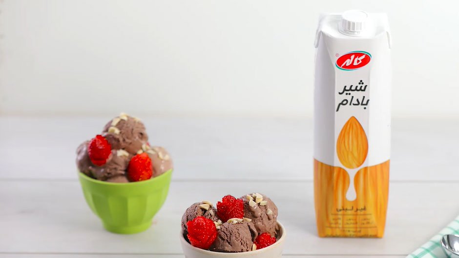 طرز تهیه بستنی شکلاتی با شیر بادام مناسب افراد گیاهخوار