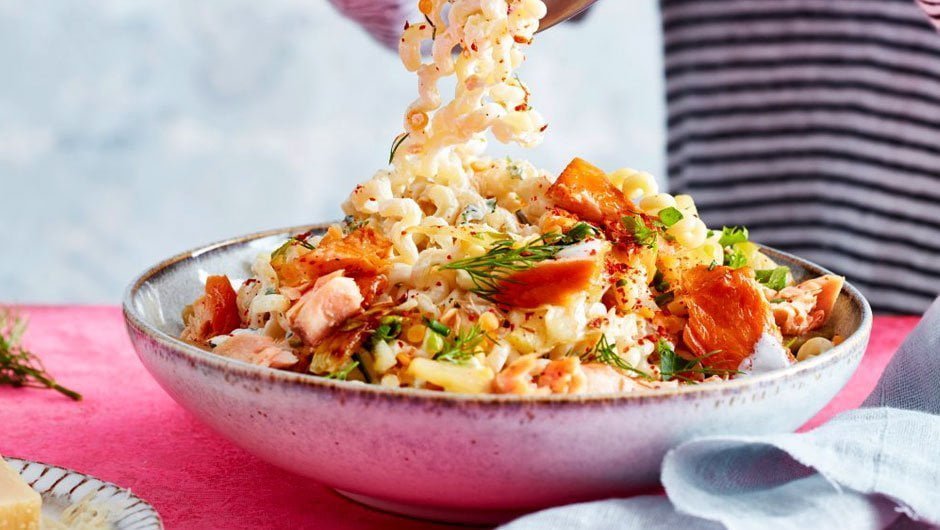 طرز تهیه سالاد ماکارونی با مرغ مجلسی و لذیذ