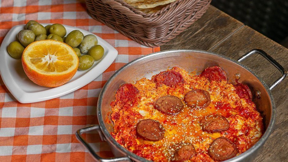 طرز تهیه سوسیس تخم مرغ قهوه خانه ای خوشمزه