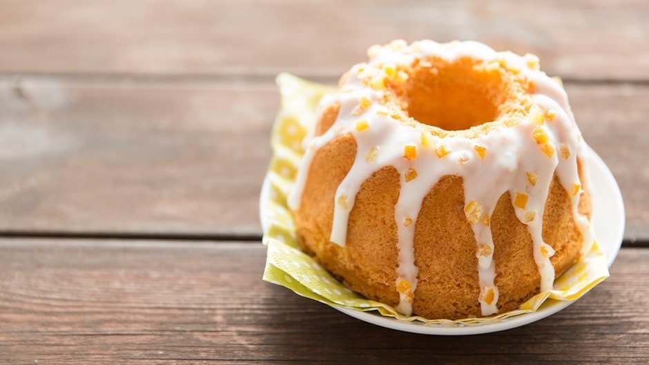 طرز تهیه کیک اسفنجی ۴ تخم‌مرغی آسان با پف زیاد