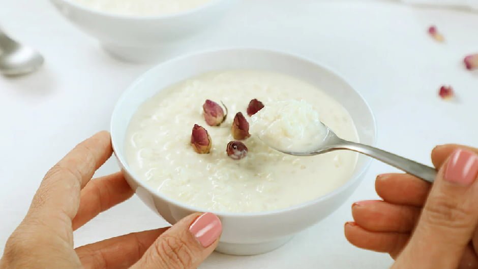 طرز تهیه فرنی با نشاسته ذرت ؛ با تمام نکات و ریزه‌کاری‌ها