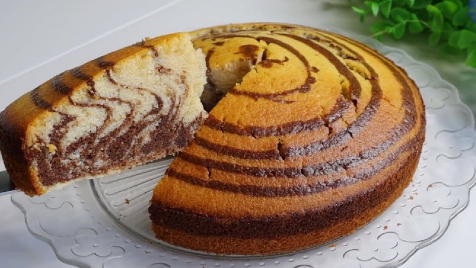 طرز تهیه کیک دو رنگ شکلاتی و ساده در خانه و به سادگی