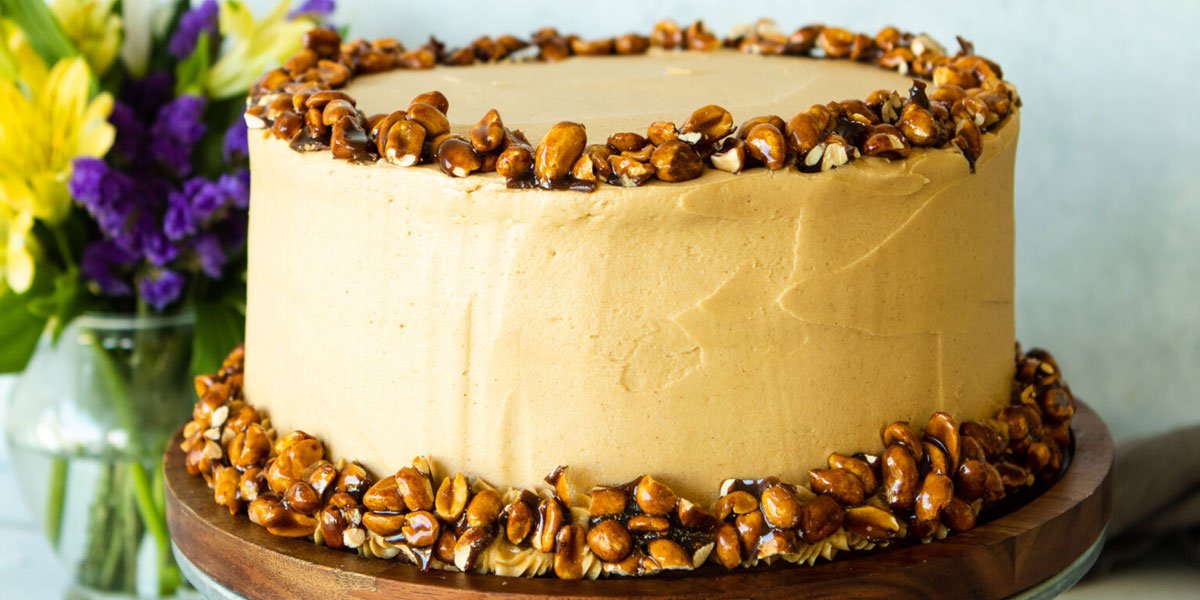 طرز تهیه کیک کاراملی بادام زمینی با مربای شیر