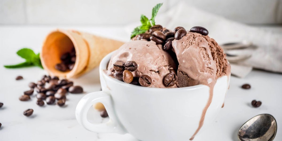 طرز تهیه بستنی وگان قهوه با شیر بادام