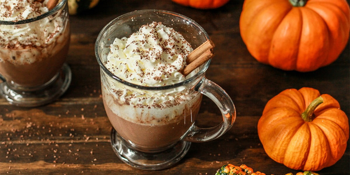 طرز تهیه هات چاکلت کدو حلوایی با شیر گیاهی