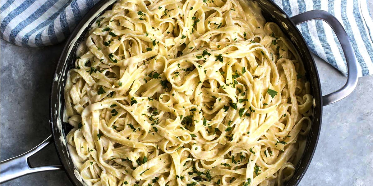 طرز تهیه سس آلفردو گیاهی با شیر بادام