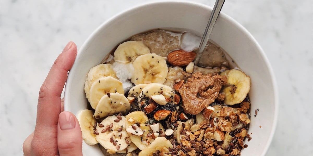 طرز تهیه اوتمیل وگان با شیر جو دوسر برای صبحانه