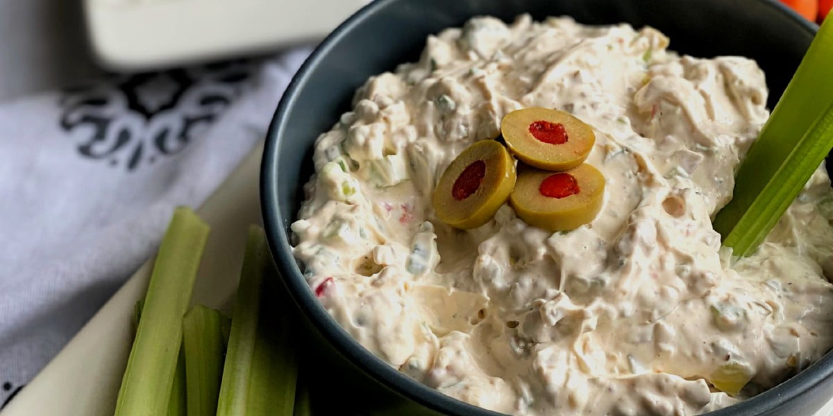 طرز تهیه دیپ زیتون و پنیر خانگی؛ یک چاشنی عالی برای دورهمی‌ها