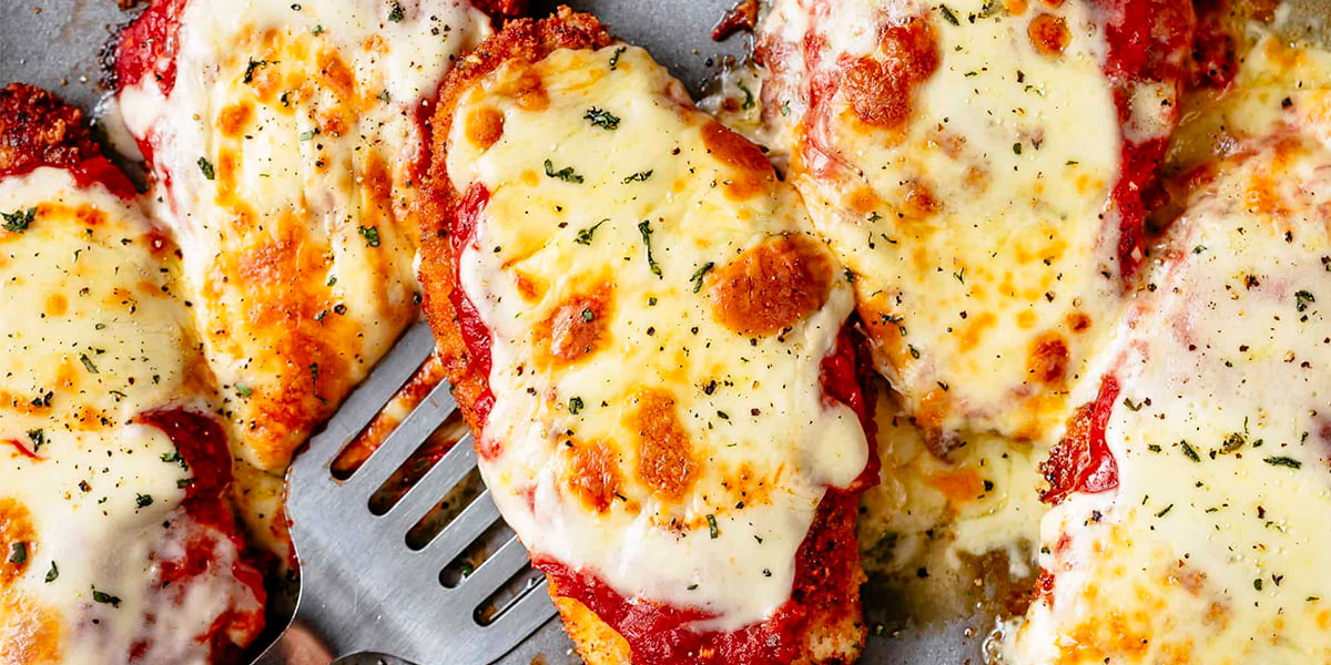 طرز تهیه شنیسل مرغ با پنیر موزارلا در خانه با تمام نکات