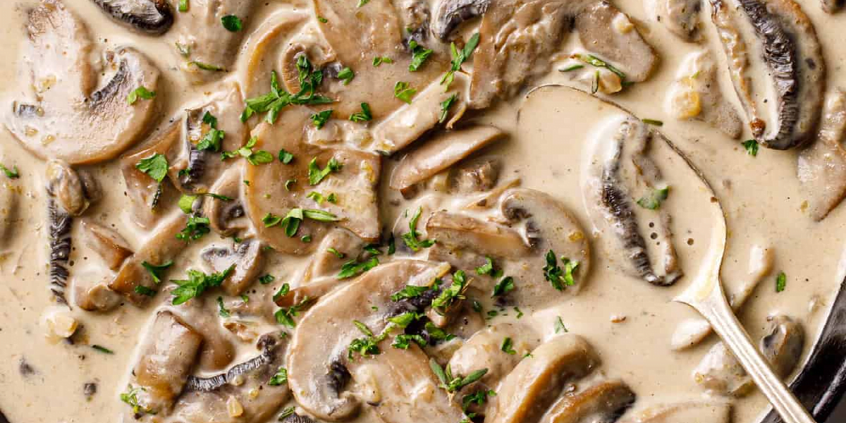 طرز تهیه سس قارچ برای همبرگر و پاستا؛ یک چاشنی خامه‌ای و خوشمزه