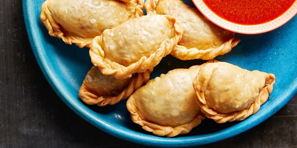 طرز تهیه پیراشکی با خمیر نانوایی ؛ یک شام دلپذیر و خوش‌طعم