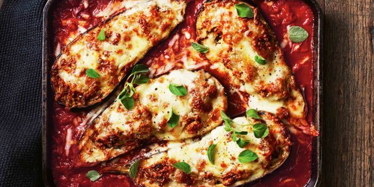 طرز تهیه بادمجان شکم پر با پنیر پیتزا ؛ غذایی متفاوت و خوشمزه