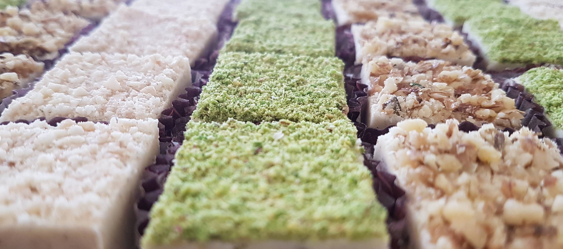 طرز تهیه حلوا گردویی اصیل تبریزی در خانه با تمام نکات