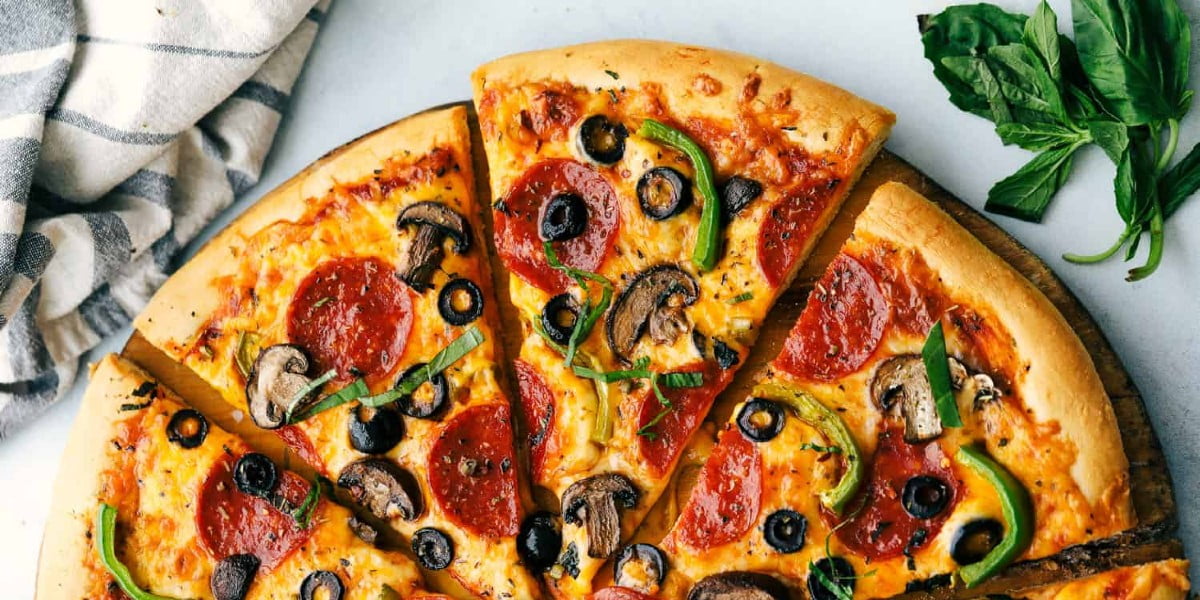 طرز تهیه پیتزا سوسیس کالباس با قارچ ؛ یک پیتزای خانگی ساده