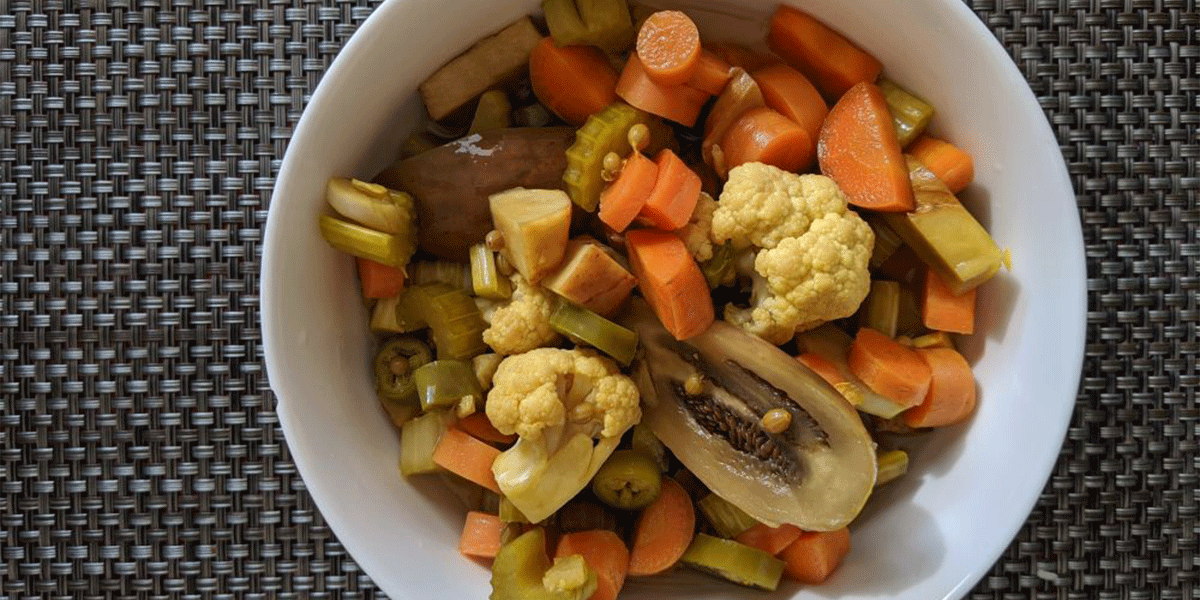 طرز تهیه شور گل کلم و سبزیجات رنگارنگ در خانه