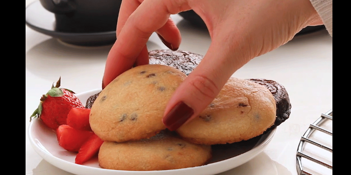 طرز تهیه کوکی دبل چاکلت و وانیلی سریع با خمیر کوکی کاپو همراه با ویدیو