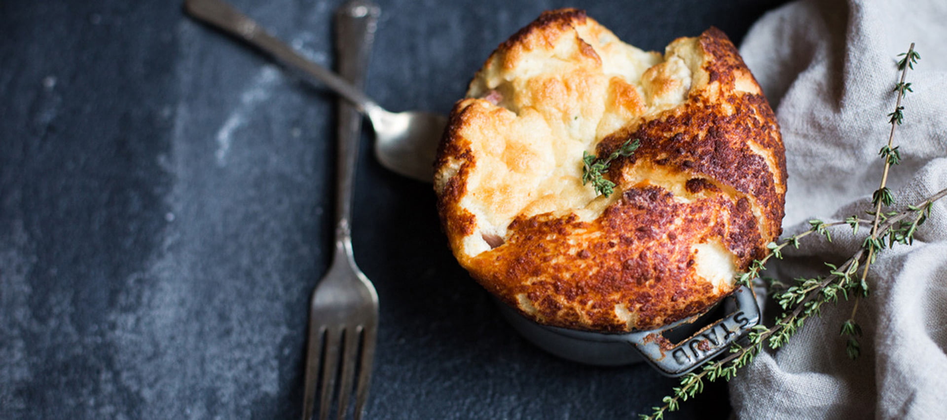 طرز تهیه سوفله بلوچیز و آویشن؛ پیش غذایی مجلسی و خوشمزه